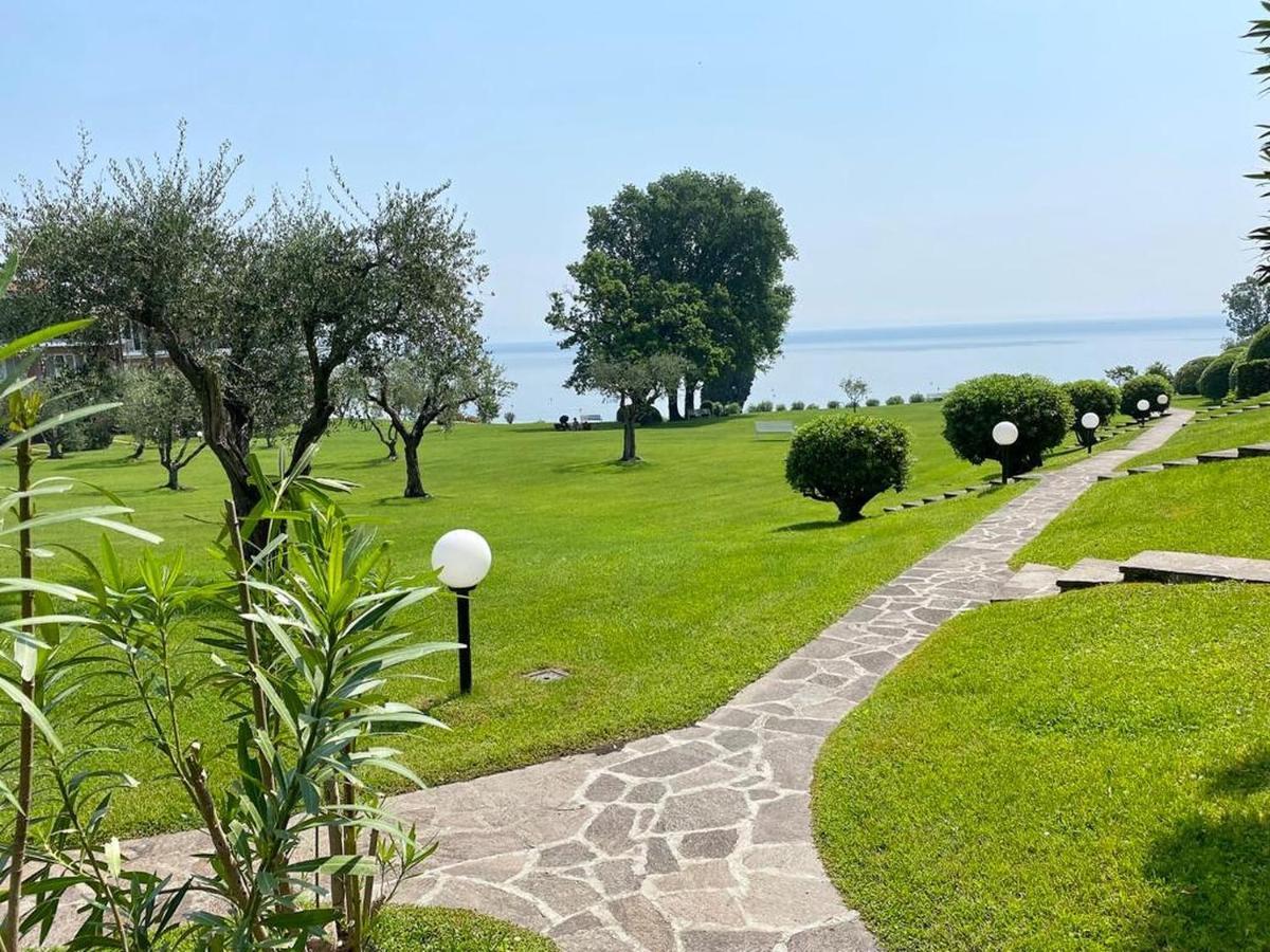 On The Beach Lake View Manerba del Garda Exterior photo